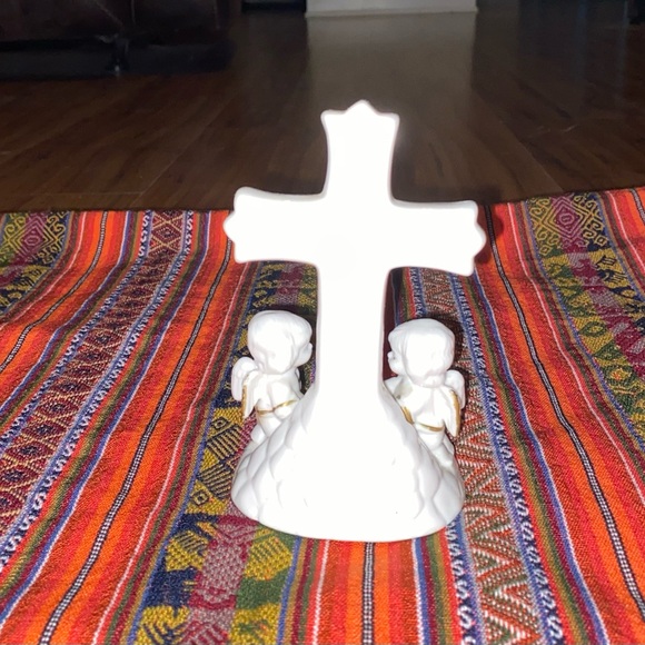 Vintage Porcelain Cross Figurine With Roses and 2 Angels - Picture 11 of 14